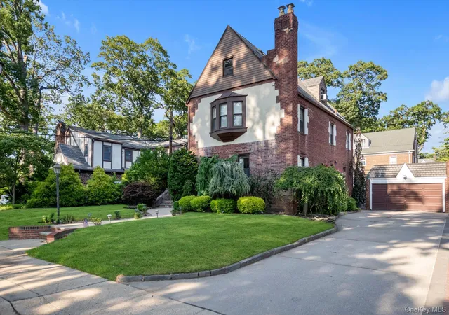 Photo 28 of Single family home for sale at 15 Parkwold Dr W, Hempstead, NY 11580 | MLS# 1028797 | Listing updated on 2026-10-04