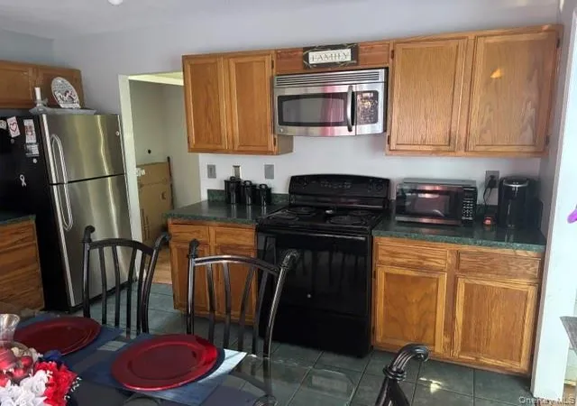 Photo 4 of Sale Pending at 107 Constable Dr, Riverhead, NY 11901 | MLS# 1028802 | Listing updated on 2026-08-04