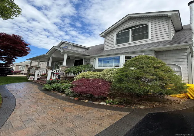 Photo 3 of Sale Pending at 263 Charles Ave, Oyster Bay, NY 11762 | MLS# 1028813 | Listing updated on 2026-08-04