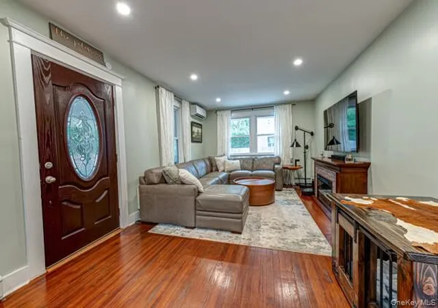 Photo 3 of Sale Pending at 116 Railroad Ave, Smithtown, NY 11780 | MLS# 1028816 | Listing updated on 2026-08-28