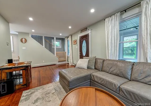 Photo 4 of Sale Pending at 116 Railroad Ave, Smithtown, NY 11780 | MLS# 1028816 | Listing updated on 2026-08-28