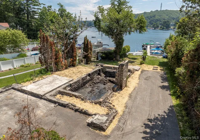 Photo 3 of Single family home for sale at 68 W Lake Blvd, Mahopac, NY 10541 | MLS# 1028841 | Listing updated on 2026-07-22
