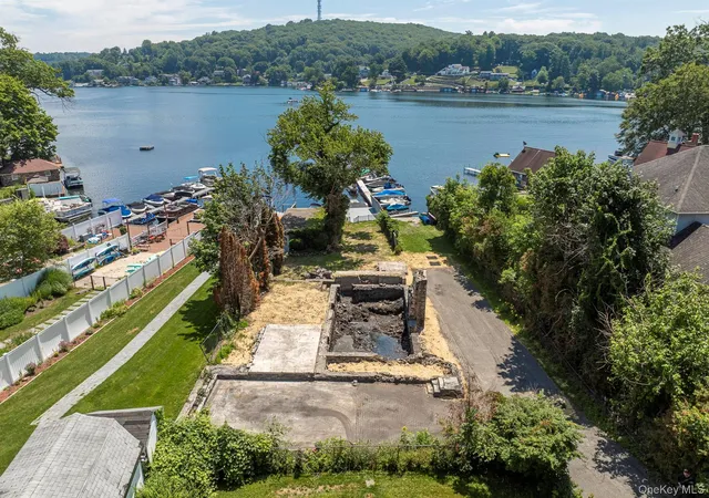 Photo 4 of Single family home for sale at 68 W Lake Blvd, Mahopac, NY 10541 | MLS# 1028841 | Listing updated on 2026-07-22