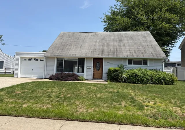 Photo 1 of Sale Pending at 316 Fern Pl, Bethpage, NY 11714 | MLS# 1028844 | Listing updated on 2026-08-12