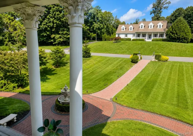 Photo 3 of Single family home for sale at 3 Dover Ct, Riverhead, NY 11792 | MLS# 1028845 | Listing updated on 2026-10-07