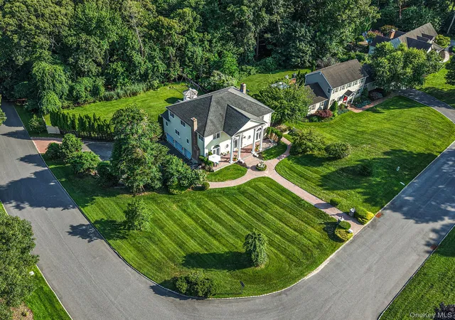 Photo 4 of Single family home for sale at 3 Dover Ct, Riverhead, NY 11792 | MLS# 1028845 | Listing updated on 2026-10-08