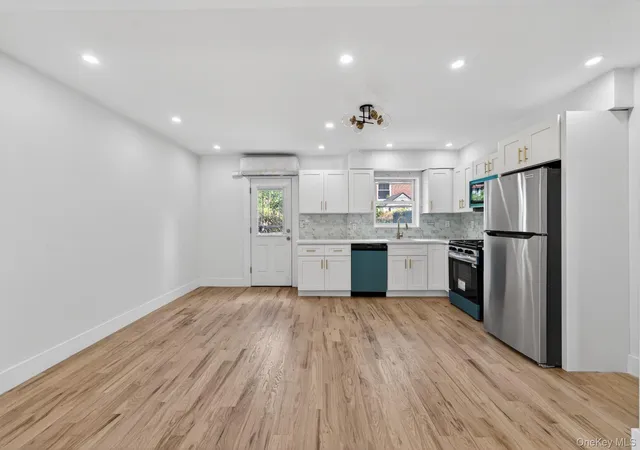 Photo 3 of Single family home for sale at 1061 E 218th Street, New York, NY 10469 | MLS# 1028848 | Listing updated on 2026-08-30