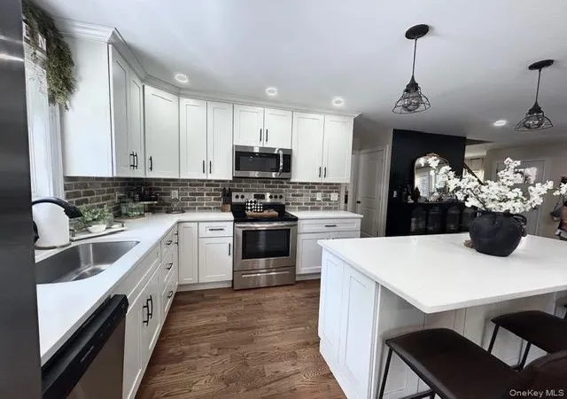 Photo 4 of Sale Pending at 32 Morris Ave, Brookhaven, NY 11772 | MLS# 1028853 | Listing updated on 2026-08-11