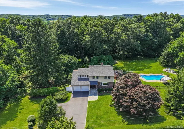 Single family home for sale at 3 Pheasant Pl, Carmel, NY 10512 | MLS# 1028864