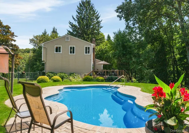 Photo 3 of Single family home for sale at 3 Pheasant Pl, Carmel, NY 10512 | MLS# 1028864 | Listing updated on 2026-10-05