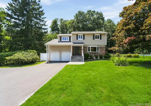Photo 3 of Single family home for sale at 3 Pheasant Pl, Carmel, NY 10512 | MLS# 1028864 | Listing updated on 2026-10-08