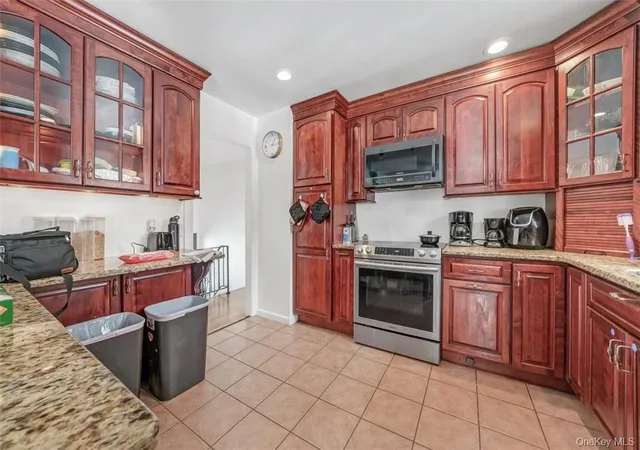 Photo 3 of Sale Pending at 7 Lakeview Dr, Goshen, NY 10924 | MLS# 1028872 | Listing updated on 2026-09-16