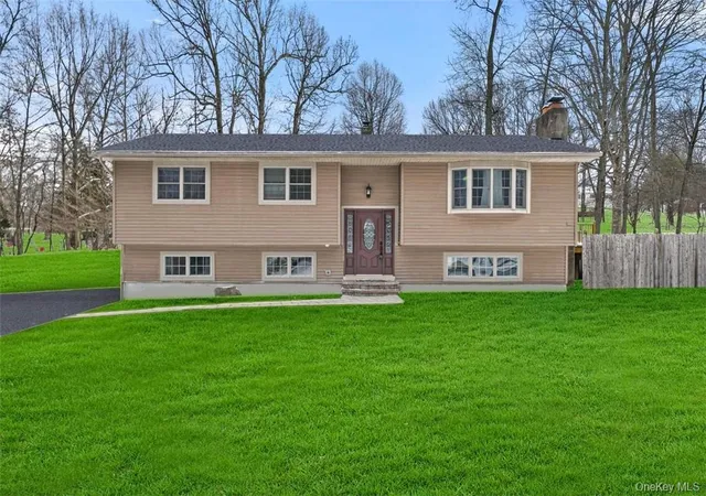 Photo 4 of Sale Pending at 7 Lakeview Dr, Goshen, NY 10924 | MLS# 1028872 | Listing updated on 2026-09-16