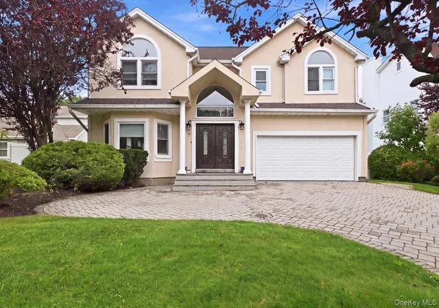 Photo 1 of Single family home for sale at 7 Laurel Ln, North Hempstead, NY 11568 | MLS# 1028873 | Listing updated on 2026-09-25