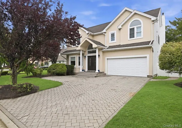 Photo 2 of Single family home for sale at 7 Laurel Ln, North Hempstead, NY 11568 | MLS# 1028873 | Listing updated on 2026-09-25