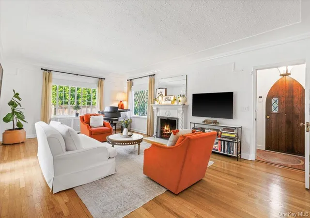 Photo 3 of Sale Pending at 33 Maple Hl Dr, Mamaroneck, NY 10538 | MLS# 1028891 | Listing updated on 2026-08-08
