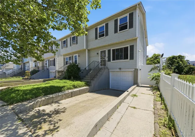 Photo 1 of Single family home for sale at 50 E Pine St, Long Beach, NY 11561 | MLS# 1028905 | Listing updated on 2026-09-05
