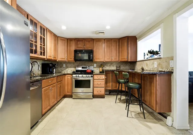 Photo 3 of Single family home for sale at 50 E Pine St, Long Beach, NY 11561 | MLS# 1028905 | Listing updated on 2026-10-03