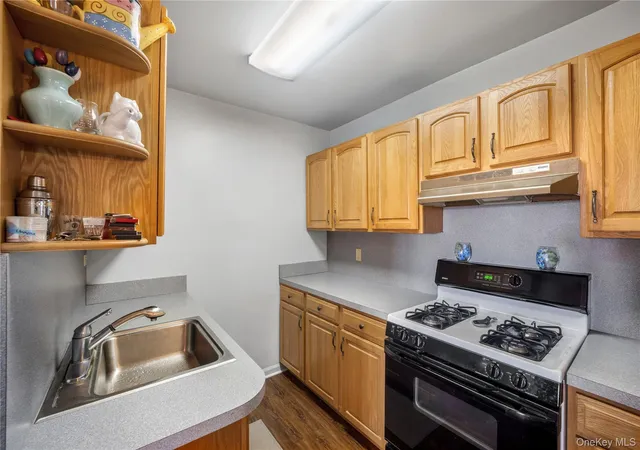 Photo 3 of Sale Pending at 211 65 23rd Avenue #5E, New York, NY 11360 | MLS# 1028914 | Listing updated on 2026-09-23