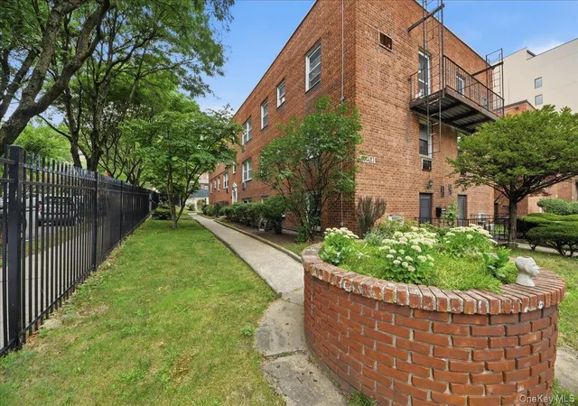 Listing Photo 4 - Condo for sale in building located at 6291 Broadway, New York, NY 11238 - Unit #A6
