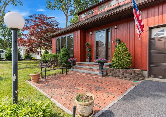 Photo 3 of Sale Pending at 20 Debragga Ave, Brookhaven, NY 11940 | MLS# 1028919 | Listing updated on 2026-10-08