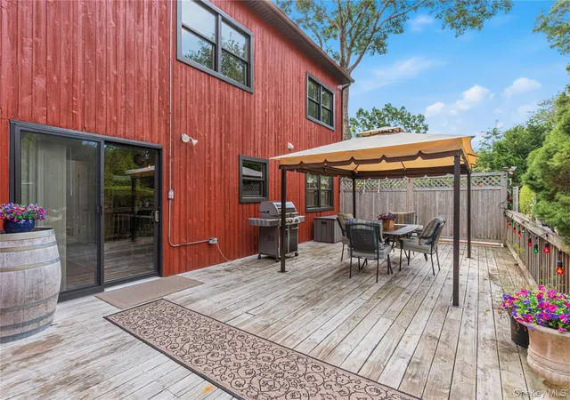 Photo 4 of Sale Pending at 20 Debragga Ave, Brookhaven, NY 11940 | MLS# 1028919 | Listing updated on 2026-10-08