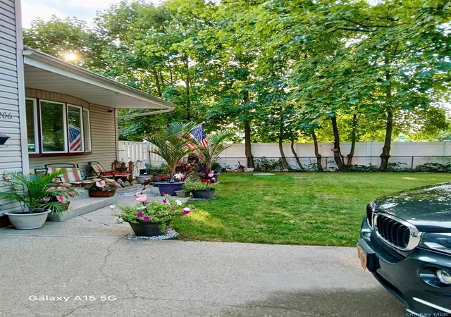2nd image of 206 Bay Shore Rd, North Babylon, NY 11703 | MLS# 1028927