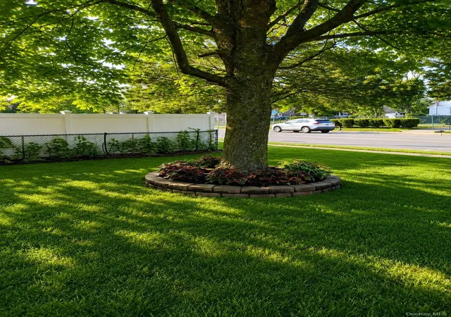 Photo 4 of Sale Pending at 206 Bay Shore Rd, North Babylon, NY 11703 | MLS# 1028927 | Listing updated on 2026-08-28