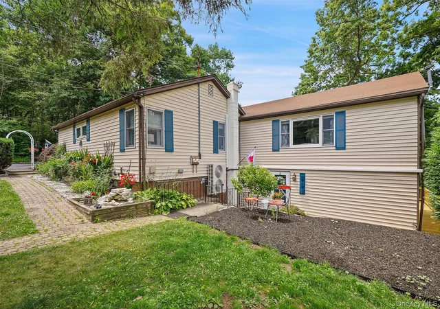 Photo 4 of Sale Pending at 18 Sylvan Rd, Lake Peekskill, NY 10537 | MLS# 1028933 | Listing updated on 2026-09-29