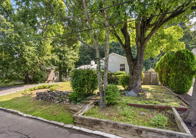 Photo 5 of Sale Pending at 105 Hilltop Rd, Greenburgh, NY 10502 | MLS# 1028939 | Listing updated on 2026-08-09