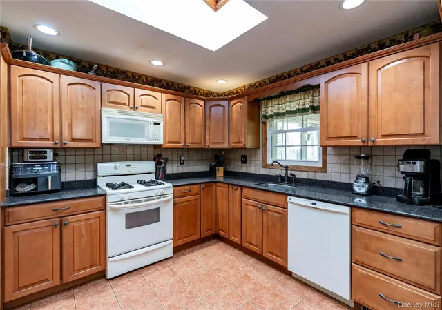 Photo 3 of Single family home for sale at 14 Dorett Dr, Wappinger, NY 12590 | MLS# 1028943 | Listing updated on 2026-10-29