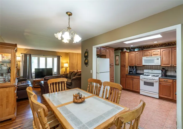 Photo 4 of Single family home for sale at 14 Dorett Dr, Wappinger, NY 12590 | MLS# 1028943 | Listing updated on 2026-10-29