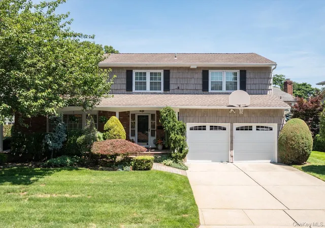 Photo 2 of Sale Pending at 15 Huber Ct, Hempstead, NY 11570 | MLS# 1028944 | Listing updated on 2026-08-29