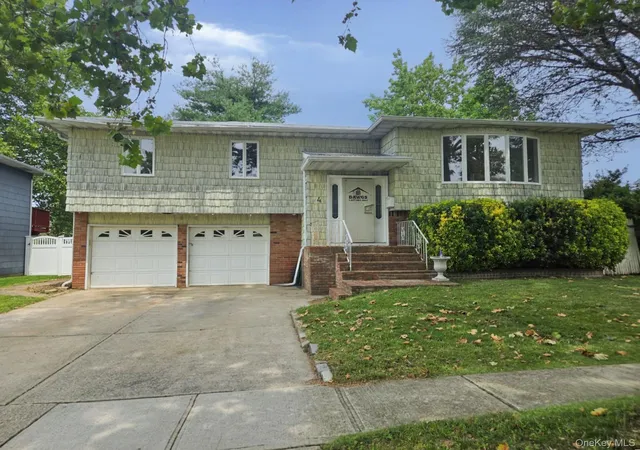Photo 1 of Sale Pending at 4 Broadfield Pl, Glen Cove, NY 11542 | MLS# 1028957 | Listing updated on 2026-09-05