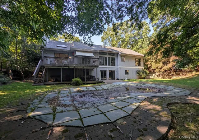 Photo 2 of Sale Pending at 4 Oak Hills Dr, Rocky Point, NY 11778 | MLS# 1028963 | Listing updated on 2026-09-12