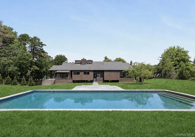 Photo 3 of Single family home for sale at 138 Longview Rd, Southampton, NY 11968 | MLS# 1028965 | Listing updated on 2026-07-30