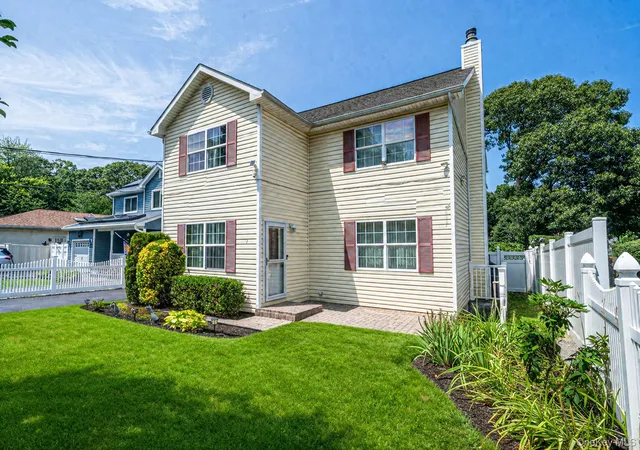 Photo 2 of Sale Pending at 37 Champlin St, Ronkonkoma, NY 11779 | MLS# 1028972 | Listing updated on 2026-08-26