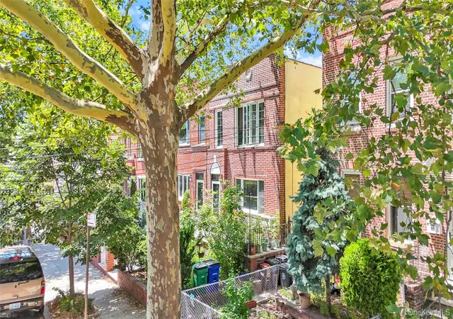 Listing Photo 4 - Condo for sale in building located at 2358 23rd St, New York, NY 11105