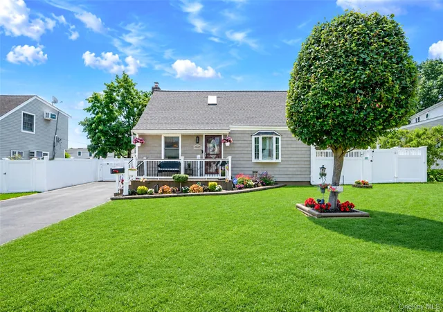 Photo 1 of Sale Pending at 7 Farmedge Rd, Bethpage, NY 11714 | MLS# 1028978 | Listing updated on 2026-08-25