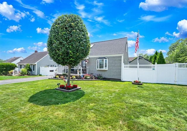 Photo 2 of Sale Pending at 7 Farmedge Rd, Bethpage, NY 11714 | MLS# 1028978 | Listing updated on 2026-08-25