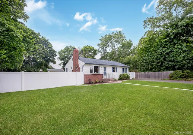 Photo 2 of Sale Pending at 522 Amsterdam Ave, East Patchogue, NY 11772 | MLS# 1028985 | Listing updated on 2026-08-08