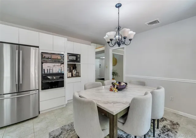Photo 3 of Sale Pending at 11 Empress Pines Dr, Smithtown, NY 11767 | MLS# 1028993 | Listing updated on 2026-08-25