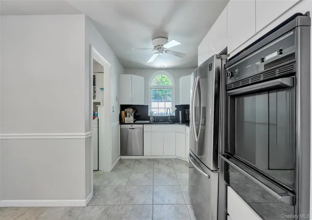 Photo 4 of Sale Pending at 11 Empress Pines Dr, Smithtown, NY 11767 | MLS# 1028993 | Listing updated on 2026-08-25