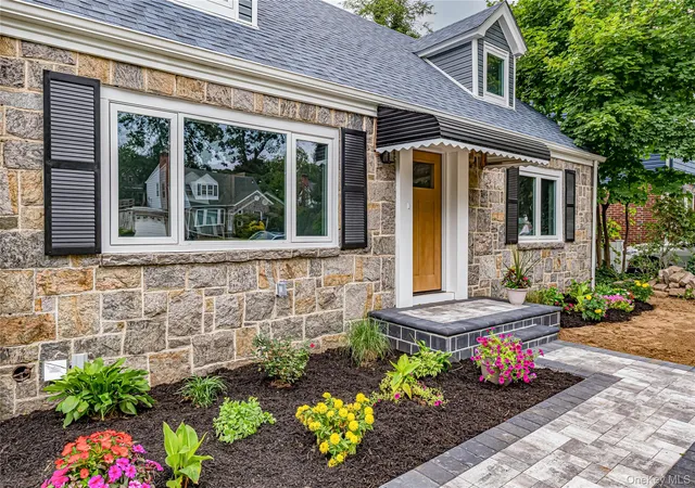 Photo 1 of Sale Pending at 11 Redwood Rd, North Hempstead, NY 11040 | MLS# 1029001 | Listing updated on 2026-08-28