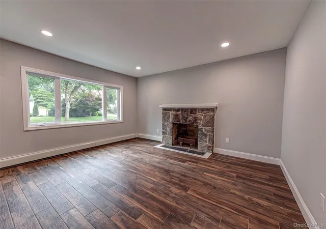 Photo 3 of Sale Pending at 11 Redwood Rd, North Hempstead, NY 11040 | MLS# 1029001 | Listing updated on 2026-08-28