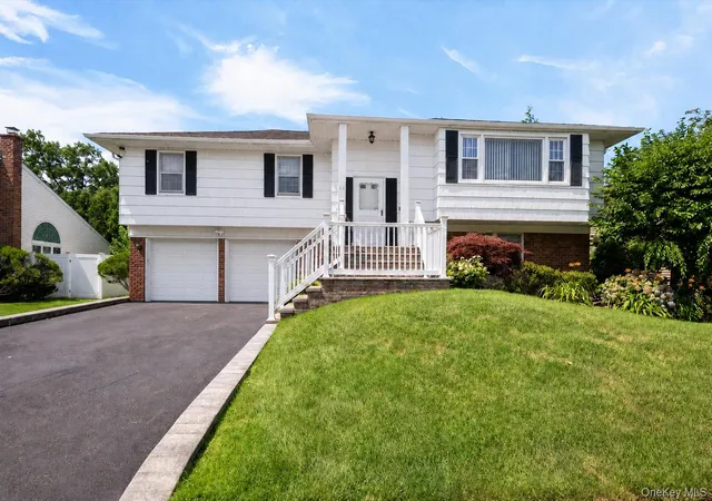 Photo 1 of Sale Pending at 26 Acorn Ln, Oyster Bay, NY 11803 | MLS# 1029033 | Listing updated on 2026-08-14