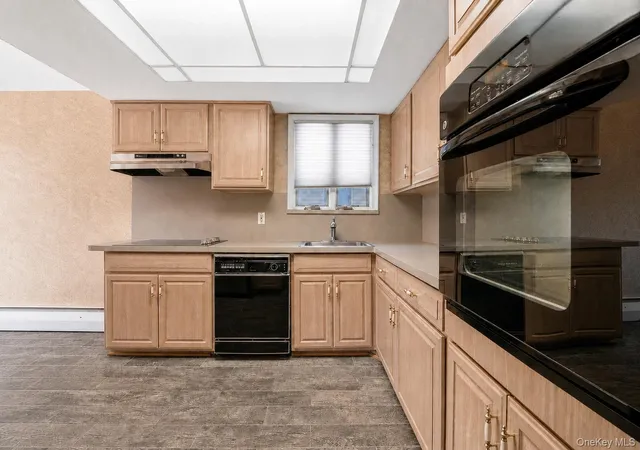 Photo 4 of Sale Pending at 26 Acorn Ln, Oyster Bay, NY 11803 | MLS# 1029033 | Listing updated on 2026-08-14