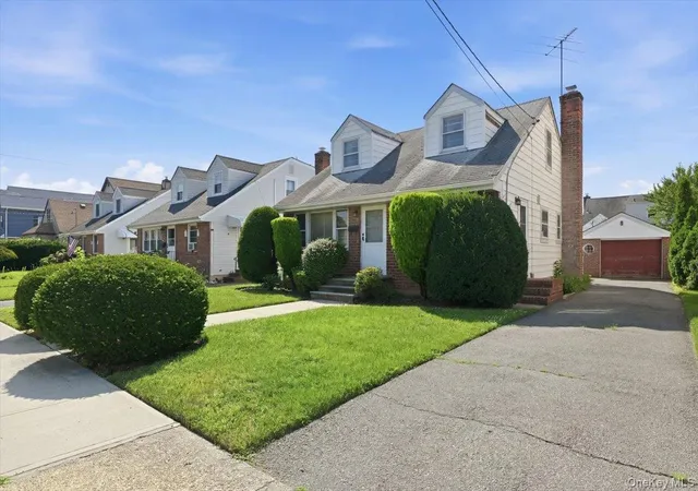 2nd image of 27 Plymouth Ave, North Hempstead, NY 11501 | MLS# 1029035