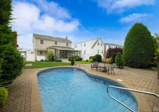 Photo 5 of Sale Pending at 948 Cathedral Ave, Hempstead, NY 11010 | MLS# 1029039 | Listing updated on 2026-08-11