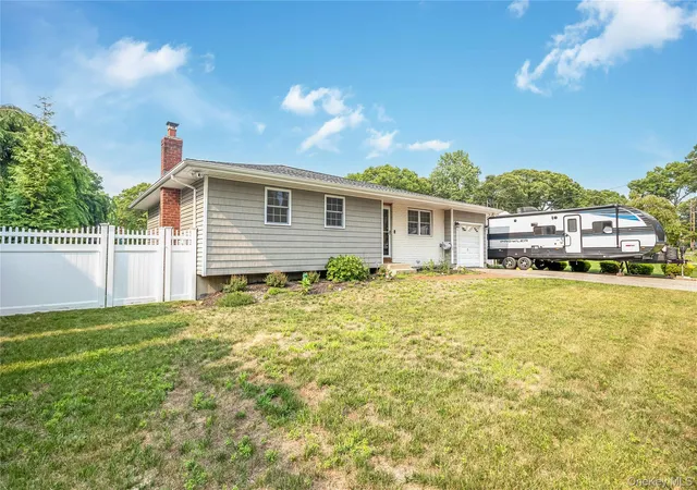 Photo 3 of Sale Pending at 183 Cherokee St, Ronkonkoma, NY 11779 | MLS# 1029047 | Listing updated on 2026-08-08